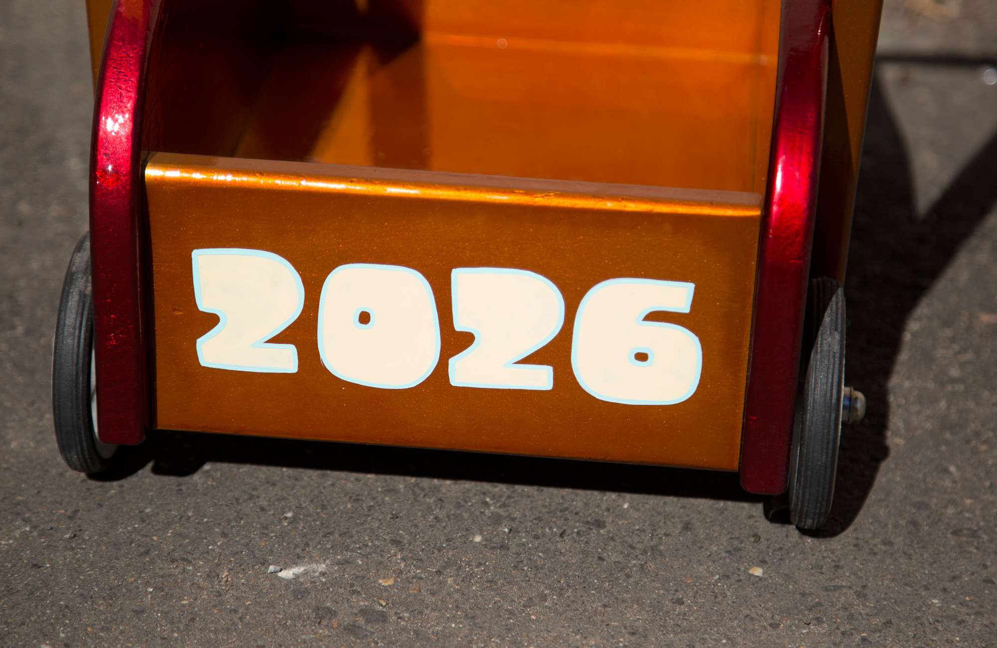 decreate-news-0023-push-trolley-handpaint-signage-typography-custom-paint-