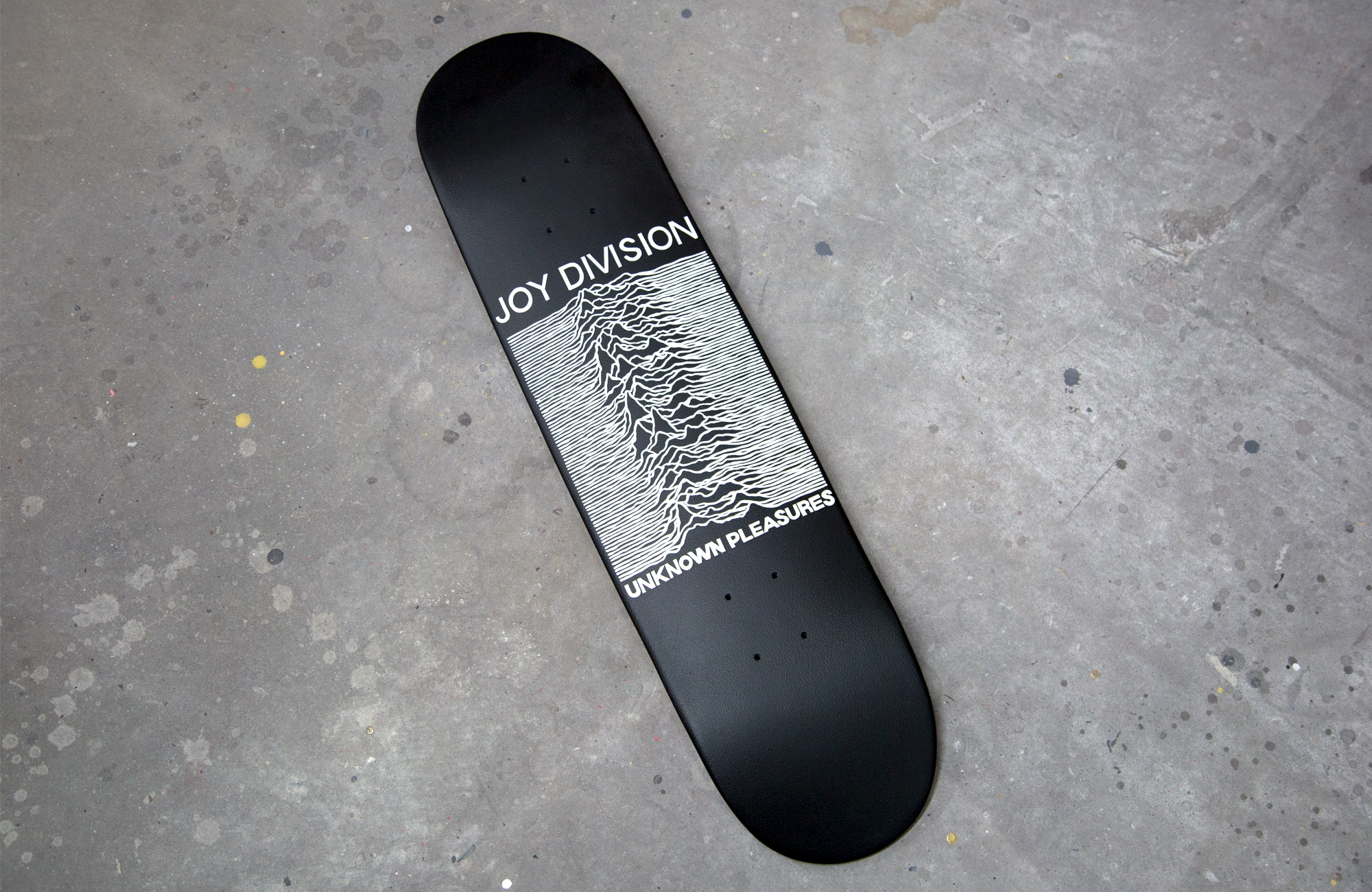 decreate-news-0039-joy-division-skateboard-handpaint-signage-typography-custom-paint-